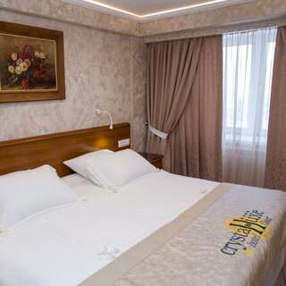 Гостиница Кристалл люкс Кемерово Бизнес комфорт двухместный на двоих или на одного (двухкомнатный), кровать king-2