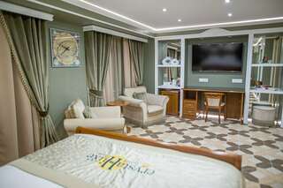 Гостиница Кристалл люкс Кемерово Стандартный двухместный с одной большой кроватью-4