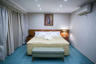 Гостиница Кристалл люкс Кемерово Стандартный двухместный с одной большой кроватью-2