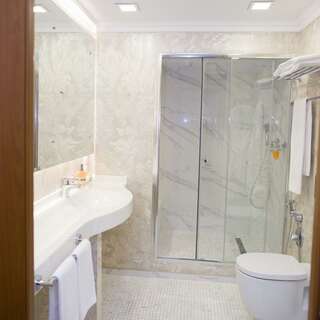 Гостиница Кристалл люкс Кемерово Бизнес комфорт двухместный на двоих или на одного (двухкомнатный), кровать king-6