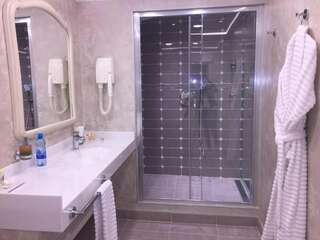 Гостиница Кристалл люкс Кемерово Стандартный двухместный с одной большой кроватью-5