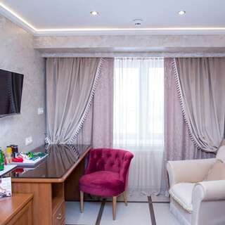 Гостиница Кристалл люкс Кемерово Бизнес комфорт двухместный на двоих или на одного (двухкомнатный), кровать king-4