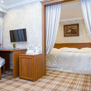 Гостиница Кристалл люкс Кемерово Бизнес комфорт двухместный на двоих или на одного (двухкомнатный), кровать king-1
